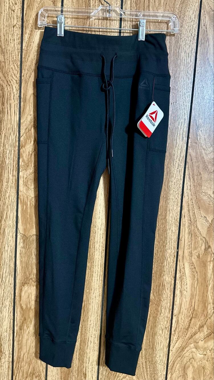 NWT Women’s Black Reebok Cuffed Legging Size Small Reg $28